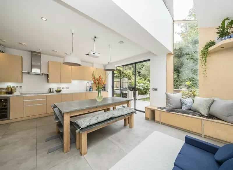 Five Bedroom Victorian House Near Excellent Schools and Transport