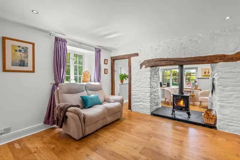 6 Bed House for Sale in Peaceful Countryside