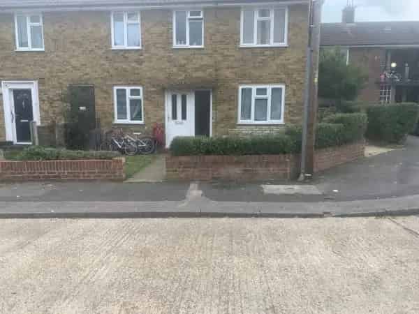 House with New Kitchen and Large Garden Close to Amenities
