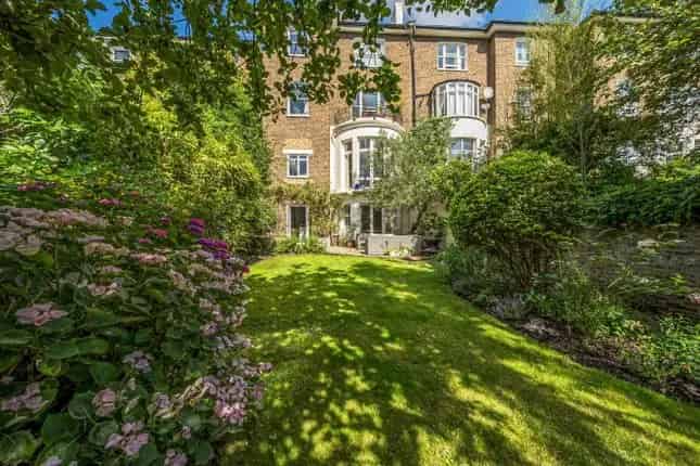 Flat for sale in Belsize Park, Belsize Park, London NW3