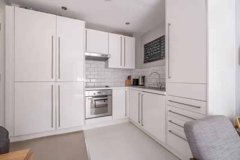 2 Bedroom Flat for Sale Earlsfield 2 Roof Terraces Allocated Parking