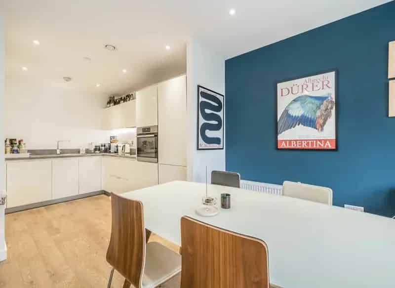 E14 Luxury Apartment near Canary Wharf