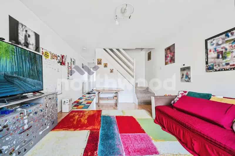 2-Bed House in Merrimans Court Worcester
