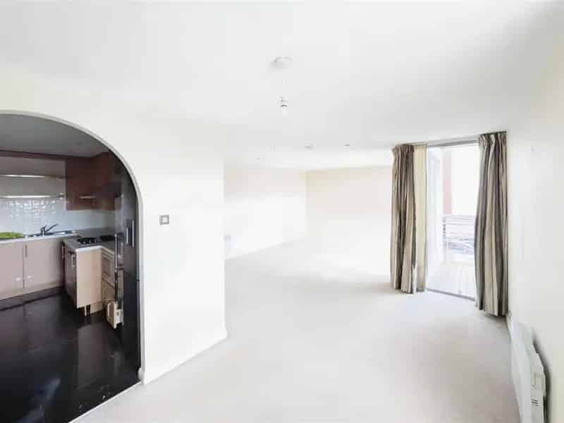 2 Bed Flat Penarth Marina Balcony Water Views No Chain