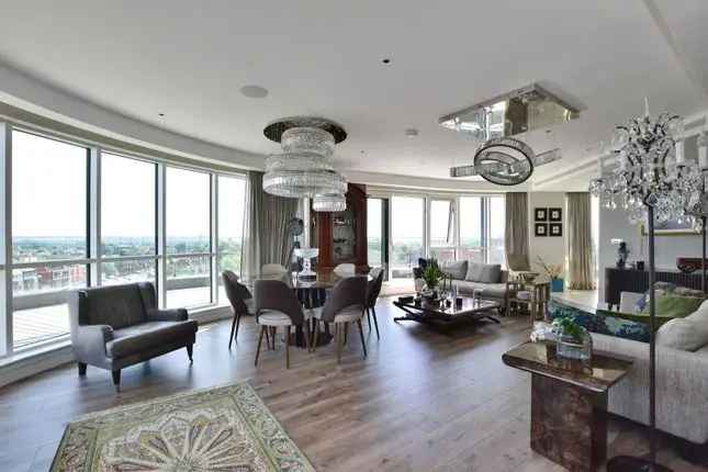 Luxury Duplex Penthouse in Ealing W5 - 5 Beds, Panoramic Views, Concierge