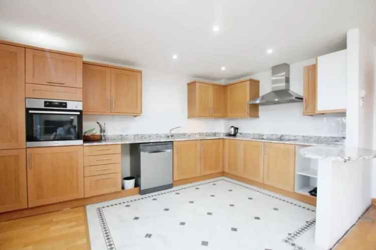 2 Bedroom Apartment with Water Views and Parking