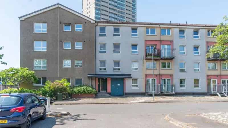 3 Bedroom Flat for Sale Glasgow - Investment Opportunity