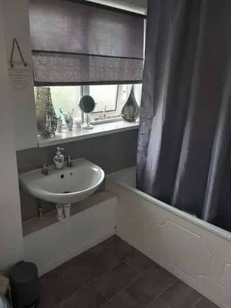 3 Bed House Near Schools and Train Station