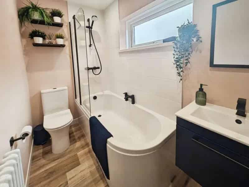 2 bedroom Bungalow
 For Sale 
Total Size: 963 SQ FT