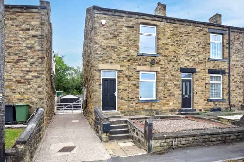 Two Bedroom Semi Detached House in Thornhill