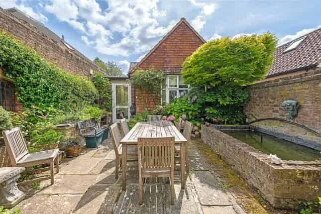 Detached House for Sale in Wimbledon Village