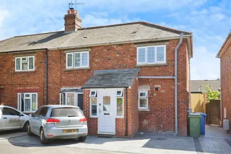 Extended Three-Bedroom Home with Annexe Near Banbury Train Station