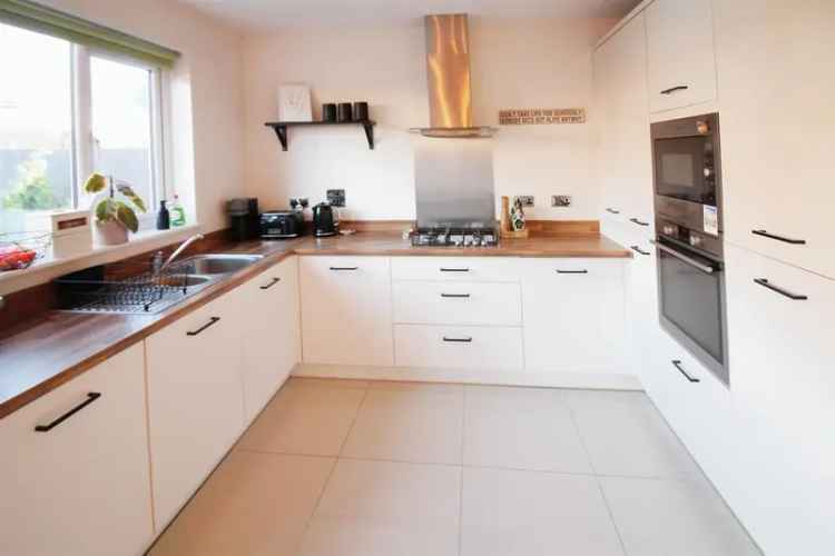 4 Bedroom Detached House to Rent - Large Plot & Ample Parking