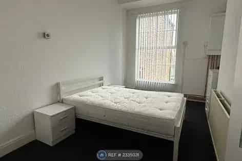 2 Bed Flat Manchester - Available April 28th