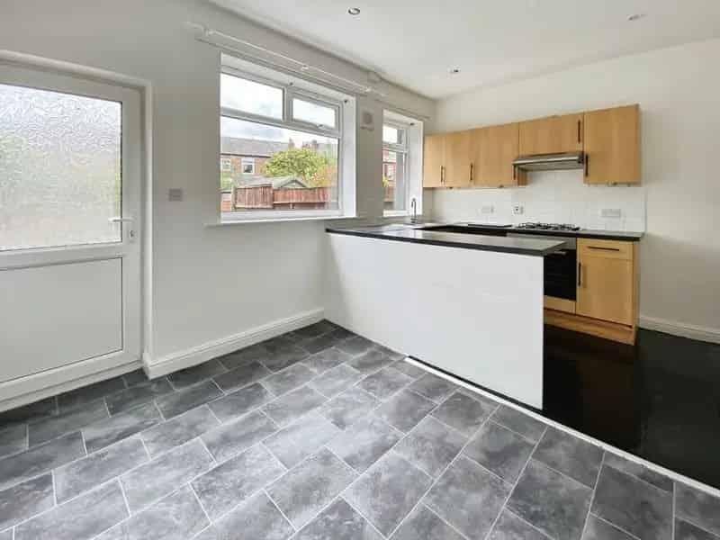 3 Bedroom Semi Detached House to Rent Hazel Grove Cheshire