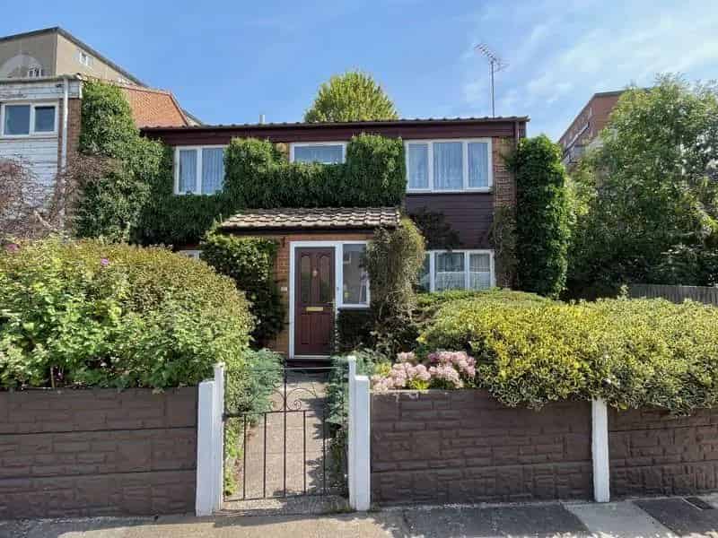 4 Bedroom End Terrace House for Sale - No Upward Chain