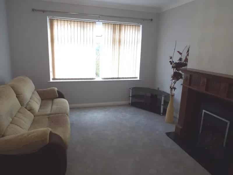 3 Bedroom Semi Detached House To Rent