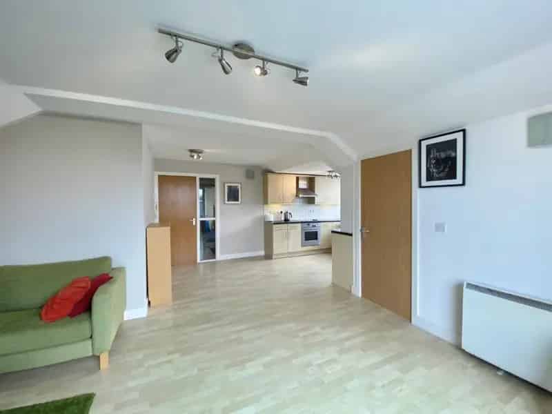 2 Bedroom Furnished Apartment To Let Paragon House