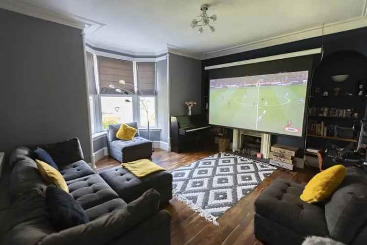 3 Bed Executive Ground Floor Apartment with Modern Extension