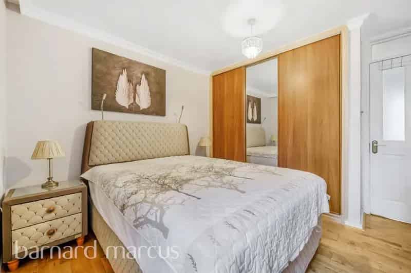 2 Double Bedroom Apartment near North Sheen Station