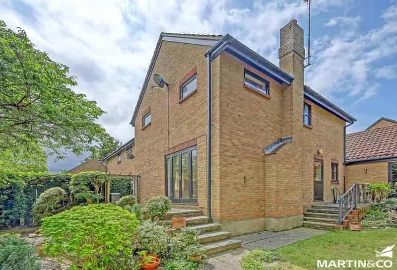 3 Bedroom Detached House For Sale