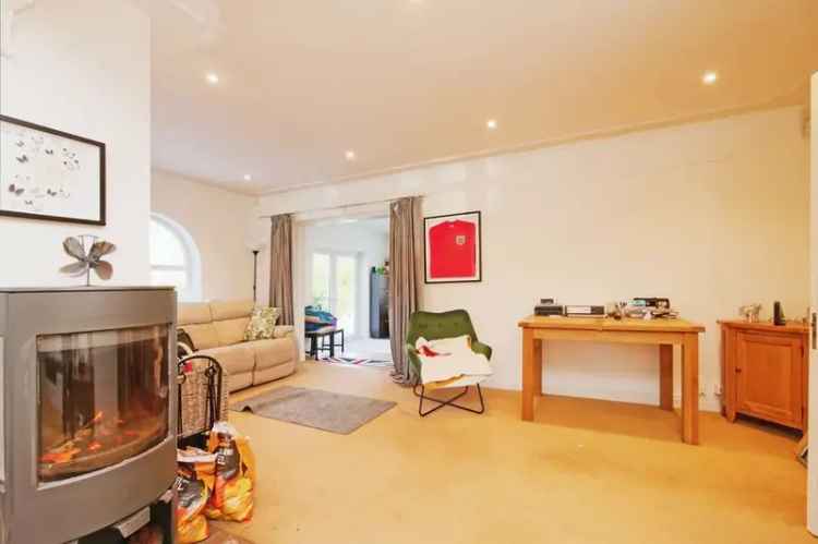 5 Bedroom Detached House with Fishing Lakes and Extensive Grounds
