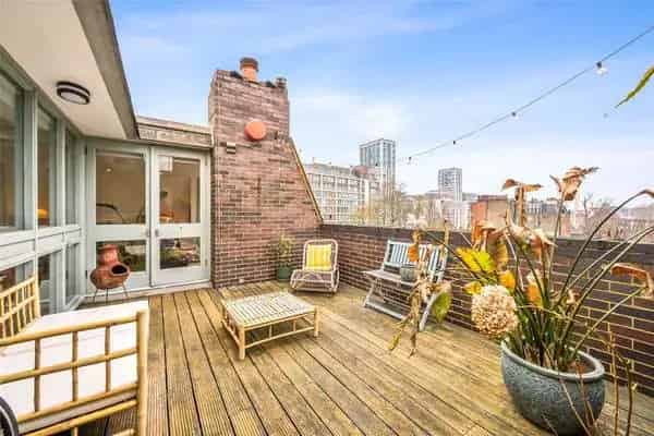 3-Bed Apartment with Roof Terrace, Modern Interiors, and Excellent Storage