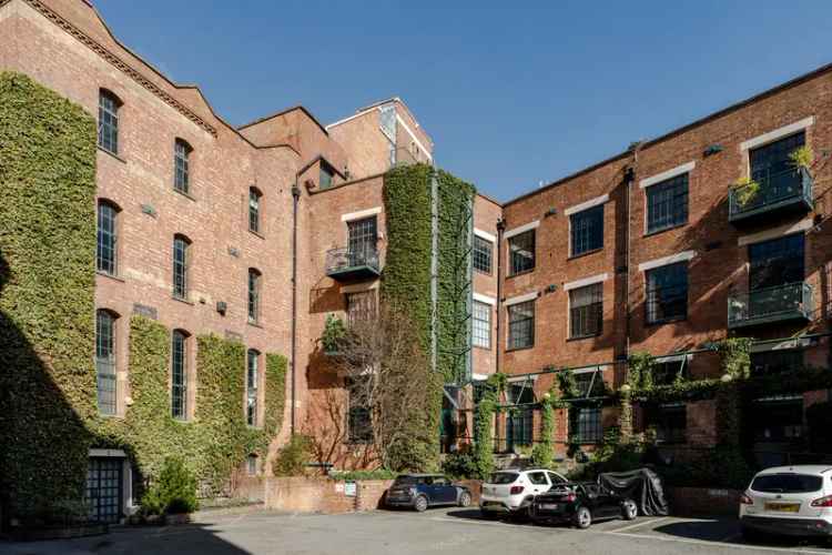Limehouse Cut II Apartment: Modern Warehouse Conversion