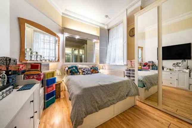 Flat for sale in Brook Green, London W6