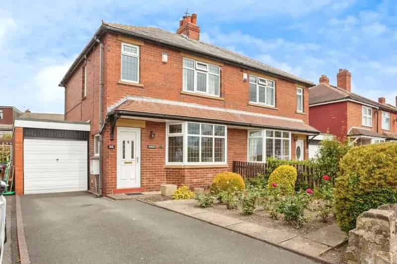 3 Bedroom Semi Detached House for Sale Tingley West Yorkshire