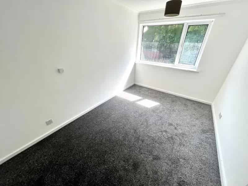 2 Bedroom Flat For Sale No Upward Chain