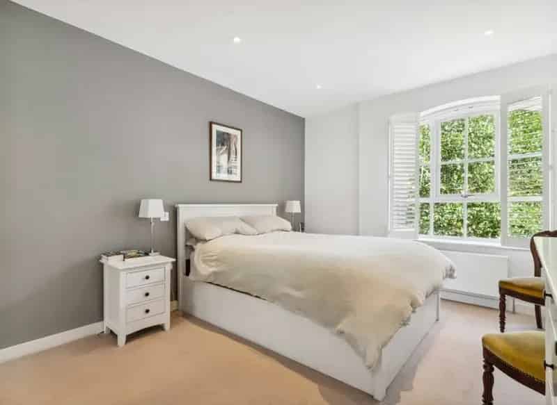 Two Storey House with Private Garden near London Bridge
