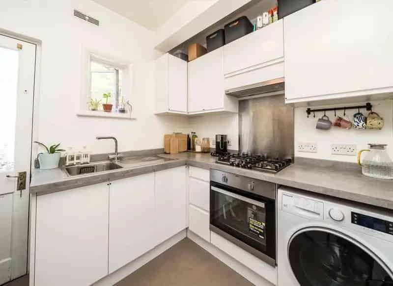 Two Bedroom Maisonette Near West Ealing Station