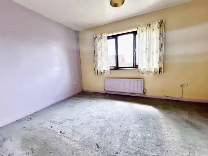 2 Bed Property For Sale - Modernisation Needed