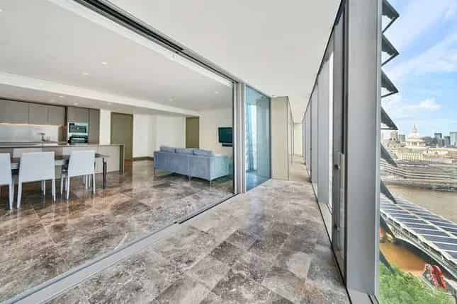 Luxury Two-Bedroom Apartment in One Blackfriars London