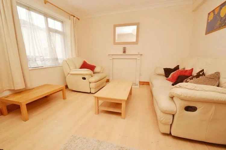 4 Bedroom Student House Near Transport Links