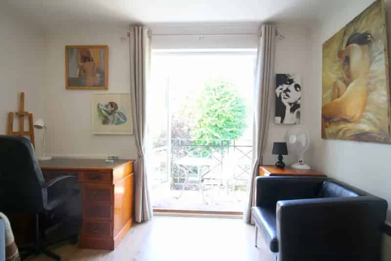 Spacious Studio Flat in Gated Development SW6