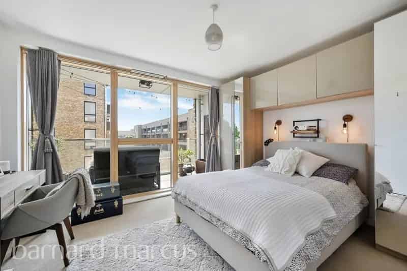 Flat For Sale , London, England