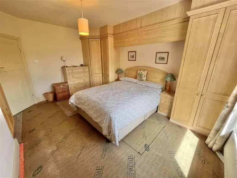 4 Bed Semi-Detached House For Sale South Wilmslow
