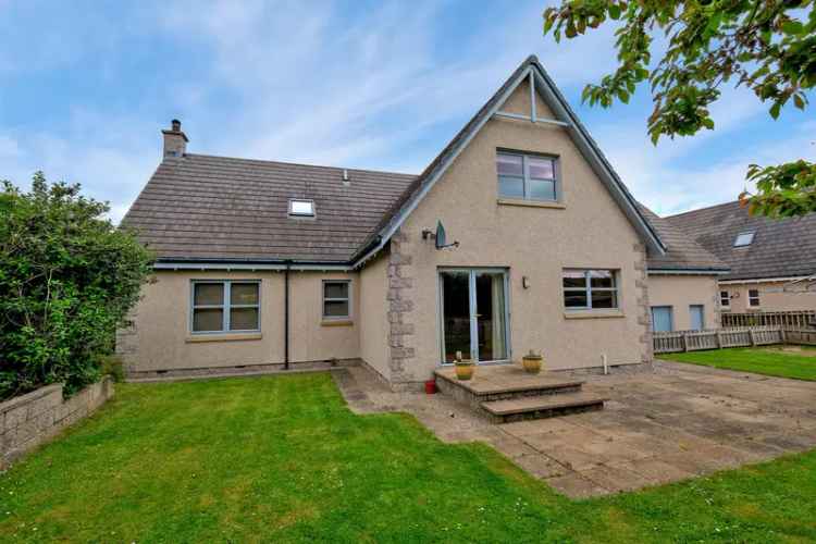 4 Bedroom Detached House with Garden and Double Garage