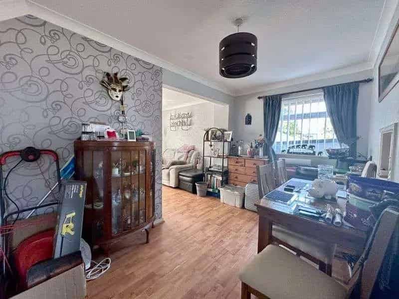 3 Bed Semi-Detached House For Sale