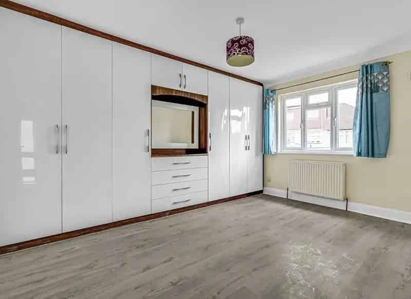 3 Bedroom House with Garden and Off Street Parking