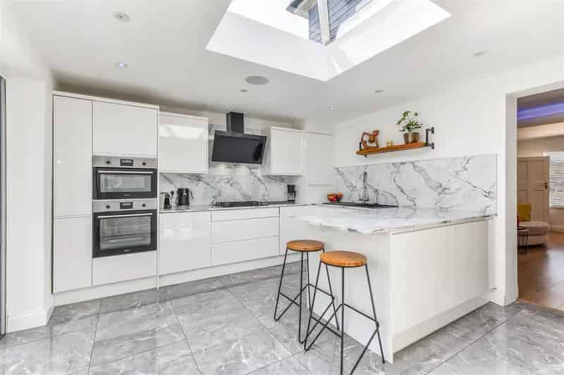 3 Bedroom End Terrace House to Rent