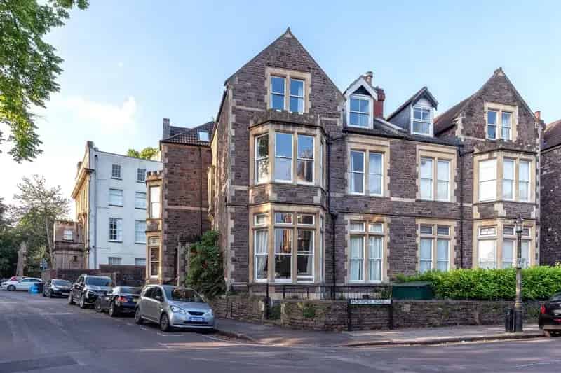 3 Bedroom Maisonette for Sale