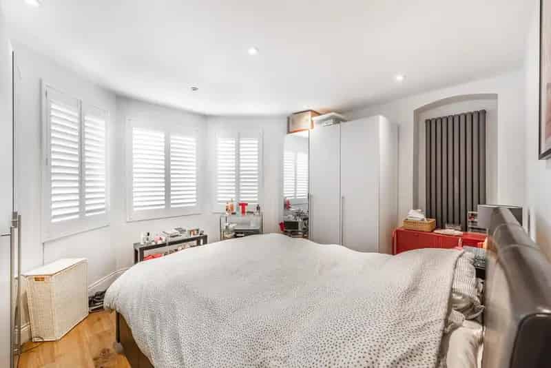 Three Bedroom Crouch End Garden Flat with Parking Near Coleridge Primary School
