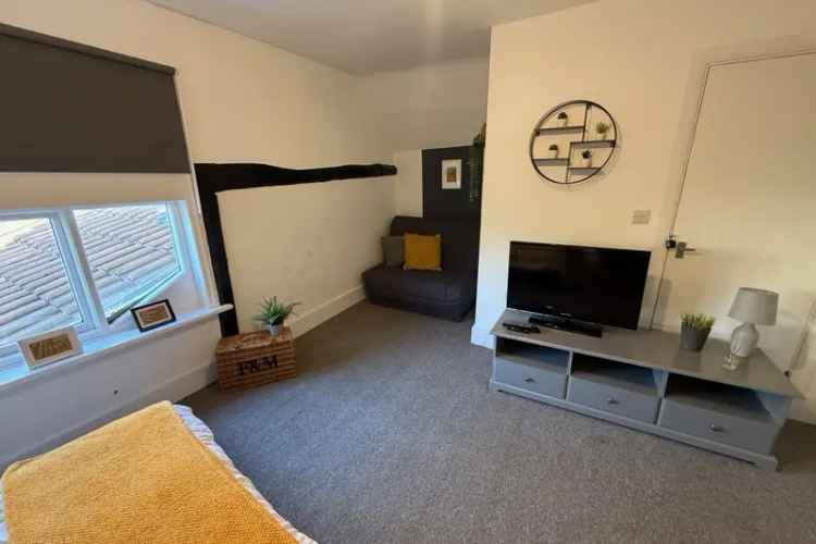 Town Centre One Bedroom Apartment - Modern Living