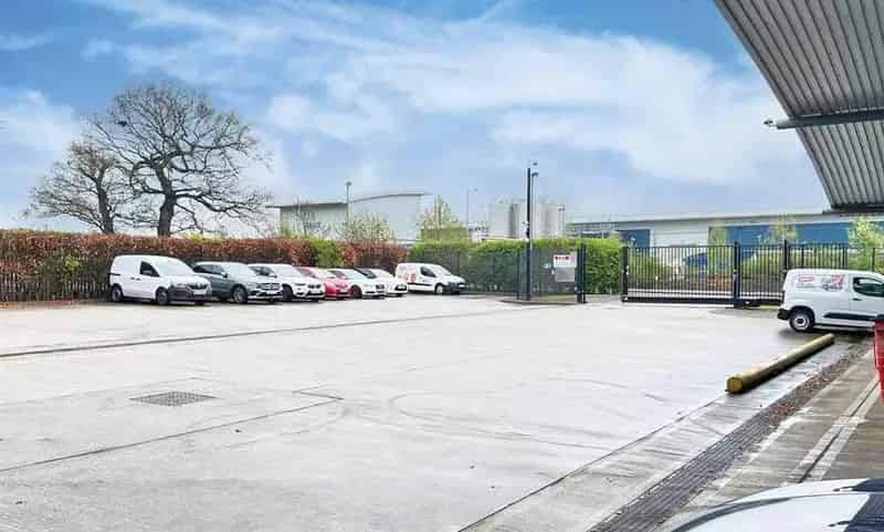 Commercial Storage Distribution Unit 6531 sq ft Freehold