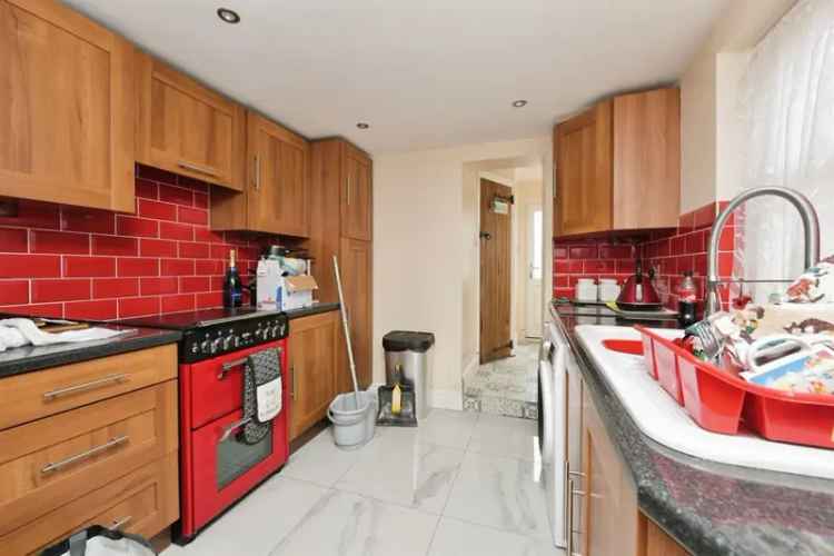 Three Bedroom Semi-Detached House with Garage and Garden