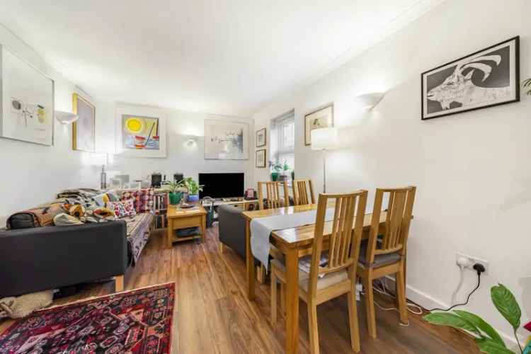 Two Bedroom Apartment Near Maidenhead Town Centre