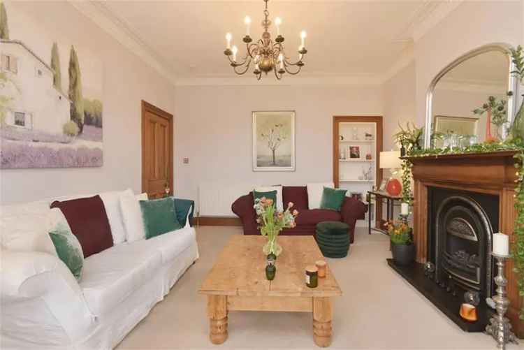 4 Bed House - End Terraced with 2 Reception Rooms